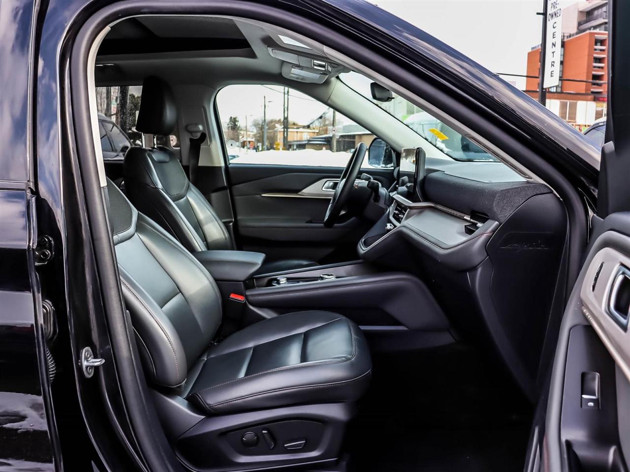 2025 Ford Explorer Active Photo