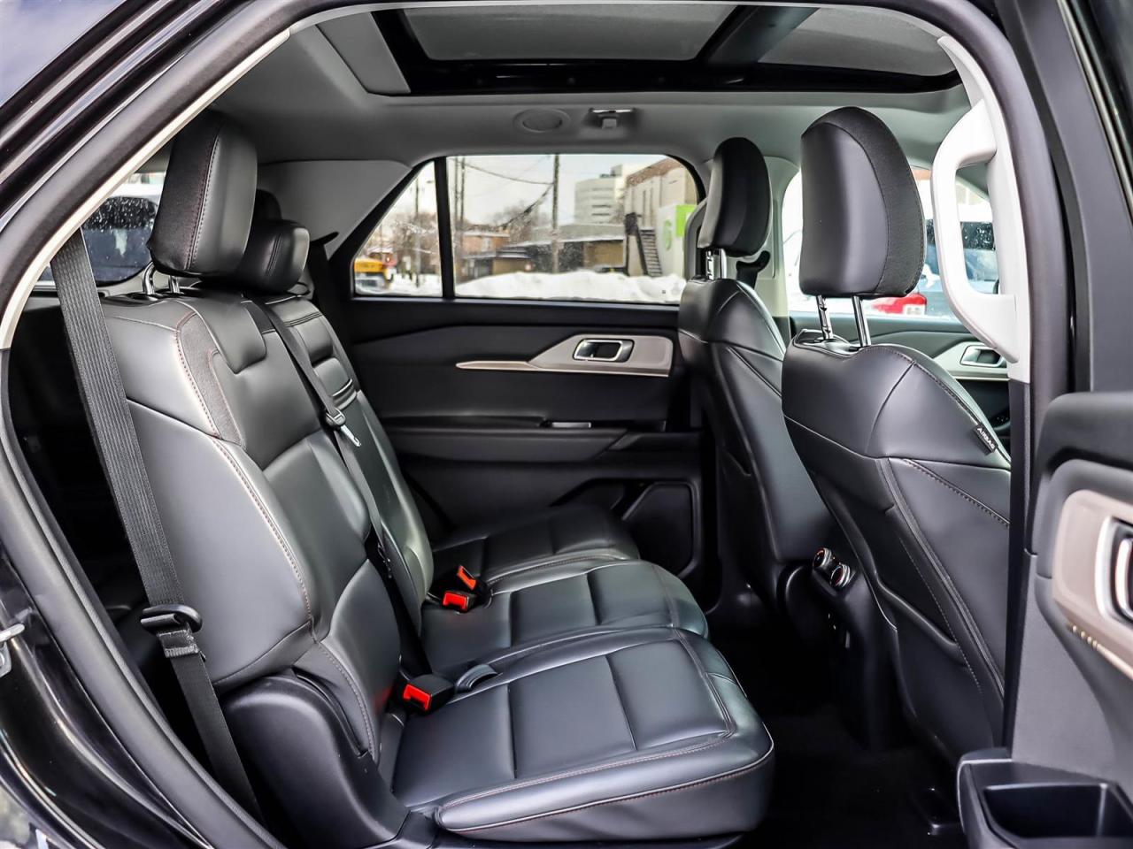 2025 Ford Explorer Active Photo