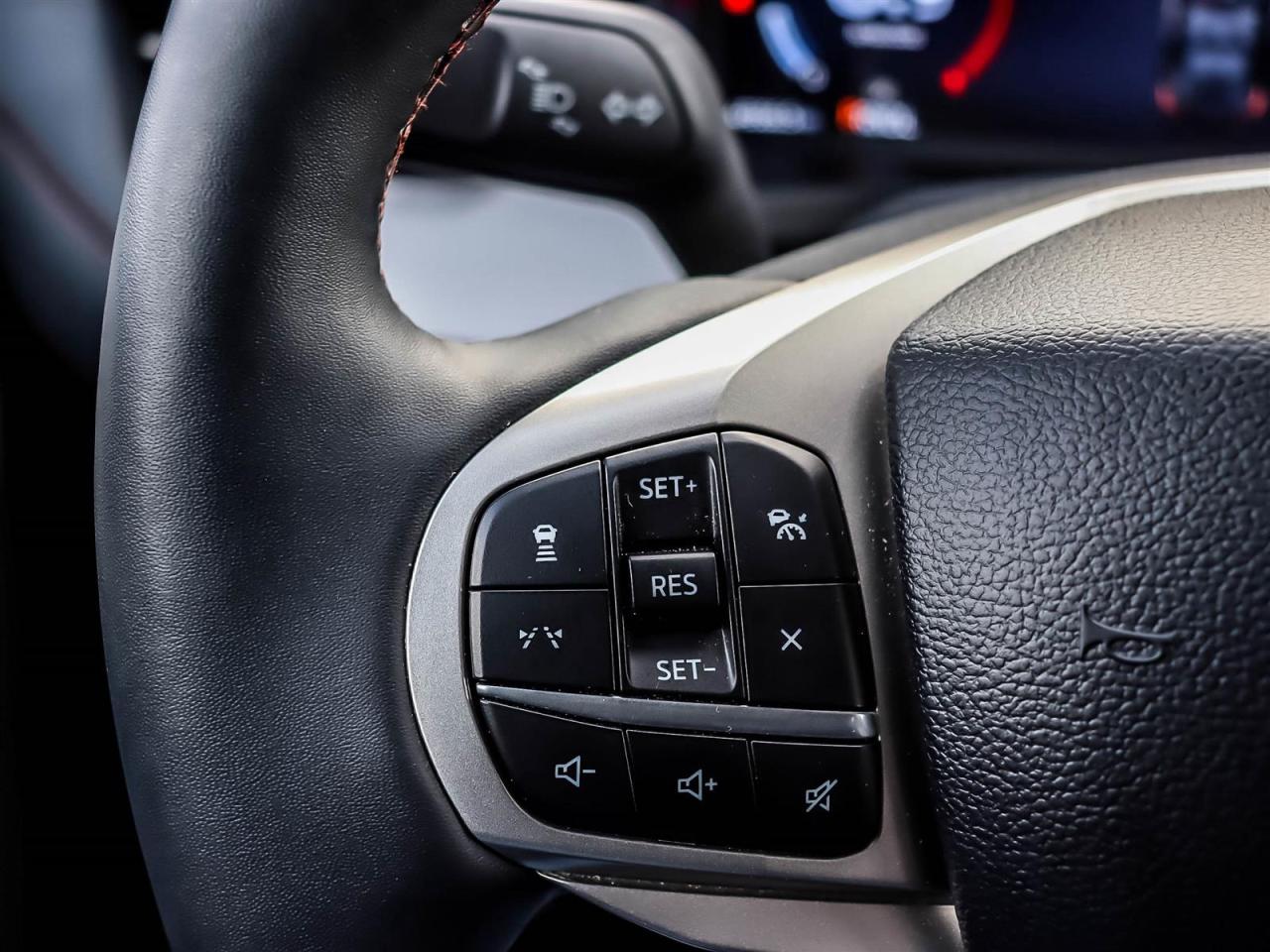 2025 Ford Explorer Active Photo