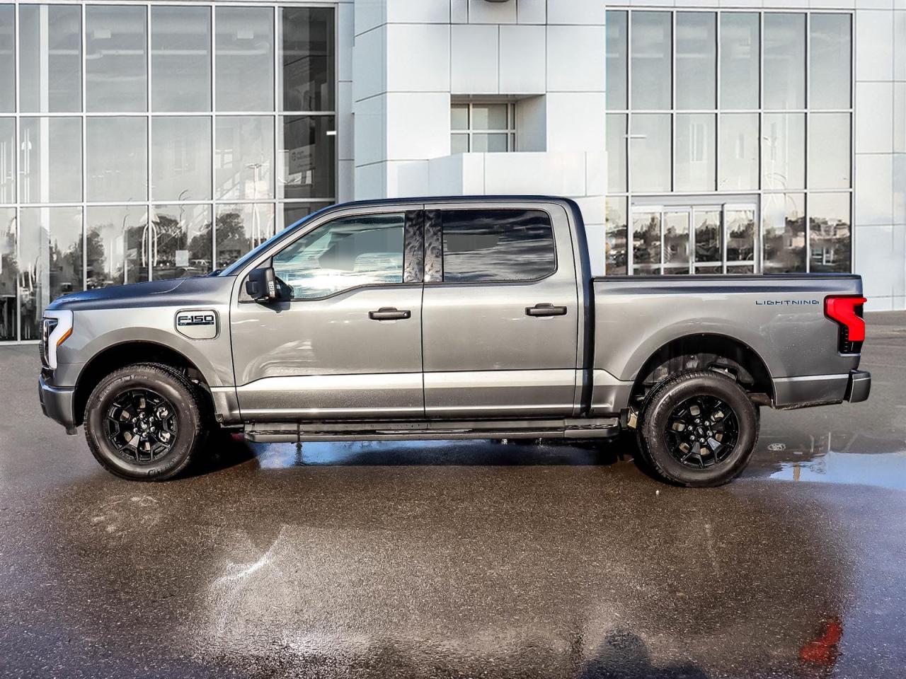 2025 Ford F-150 Lightning XLT Photo4