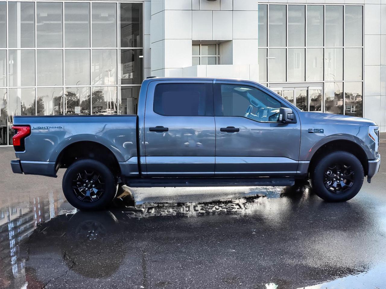 2025 Ford F-150 Lightning XLT Photo2