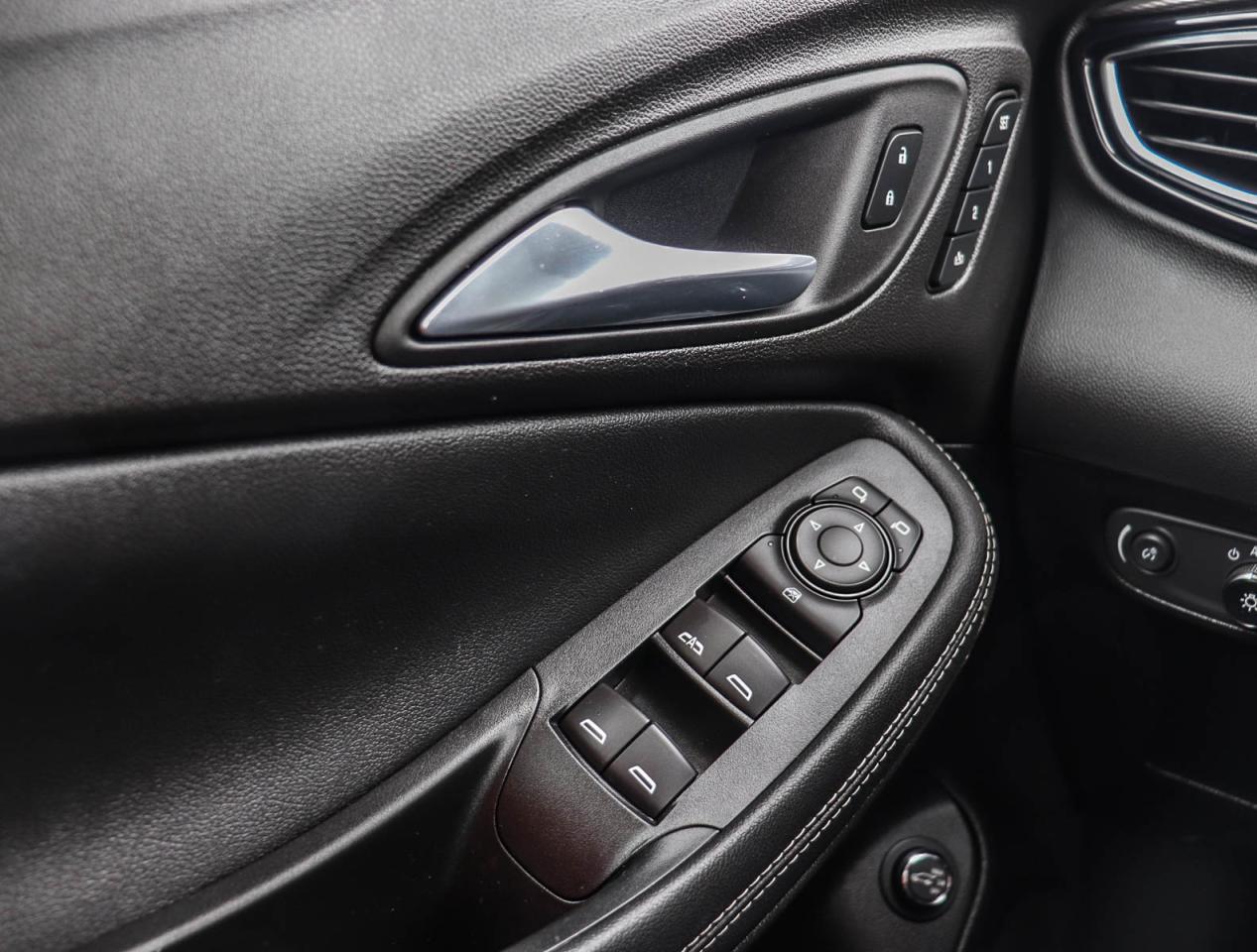 2022 Buick Encore GX Essence Photo