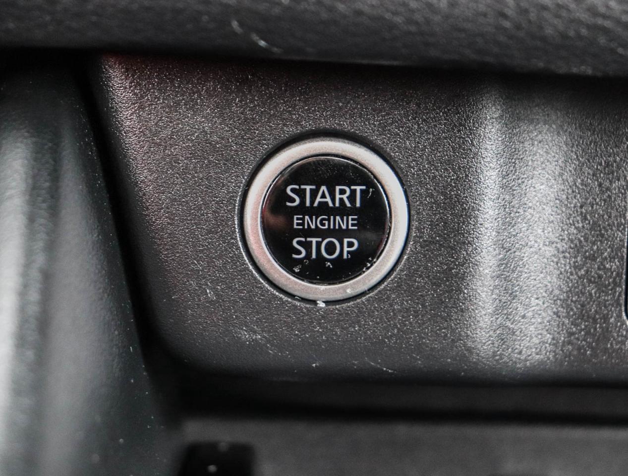 2023 Nissan Rogue Platinum Photo