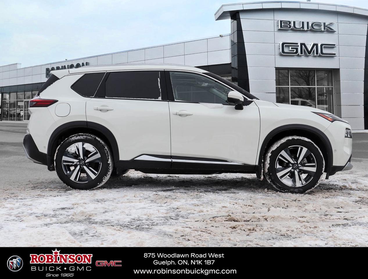 2023 Nissan Rogue Platinum Photo2