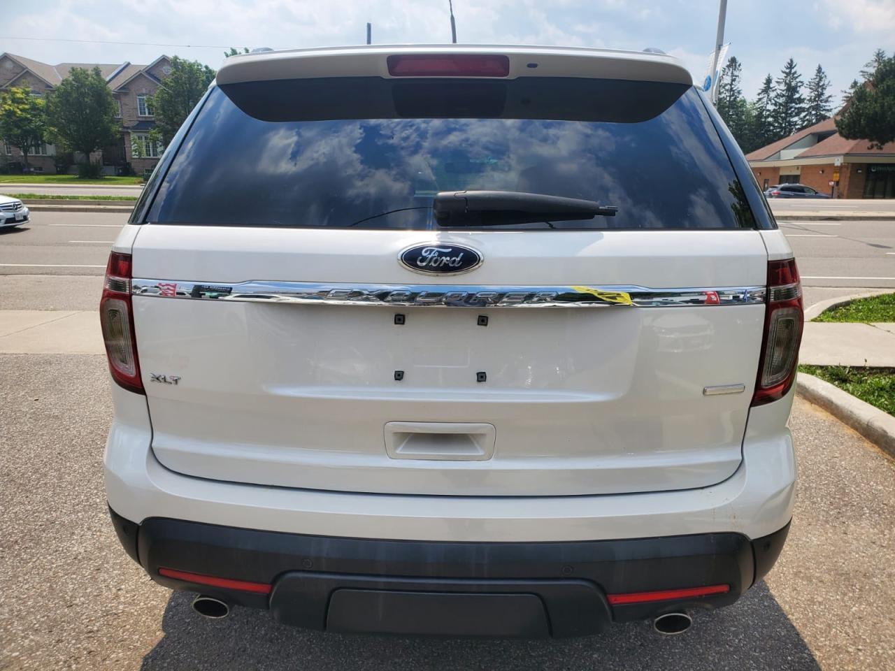 2013 Ford Explorer XLT 4WD Photo4