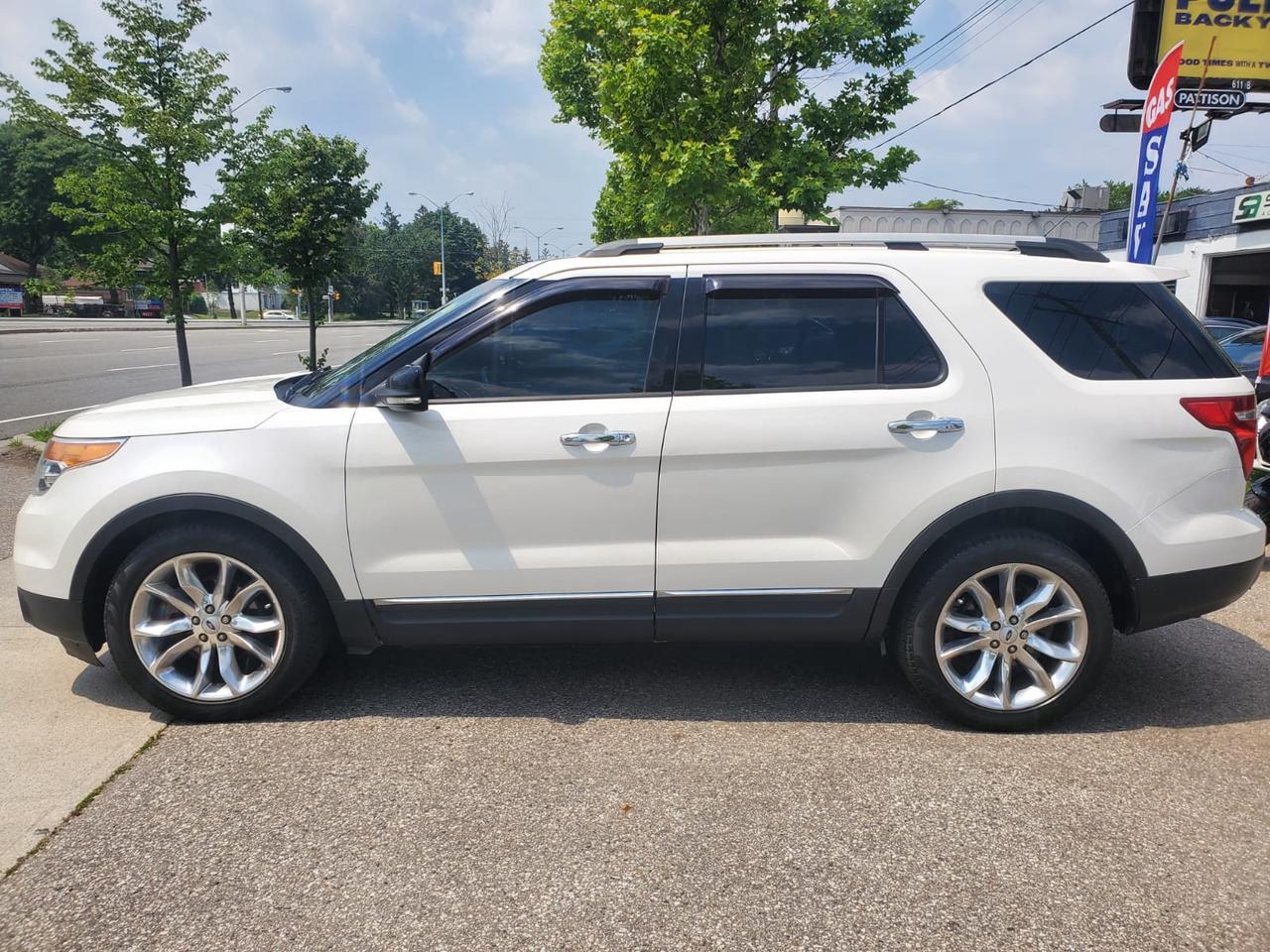 2013 Ford Explorer XLT 4WD Photo2
