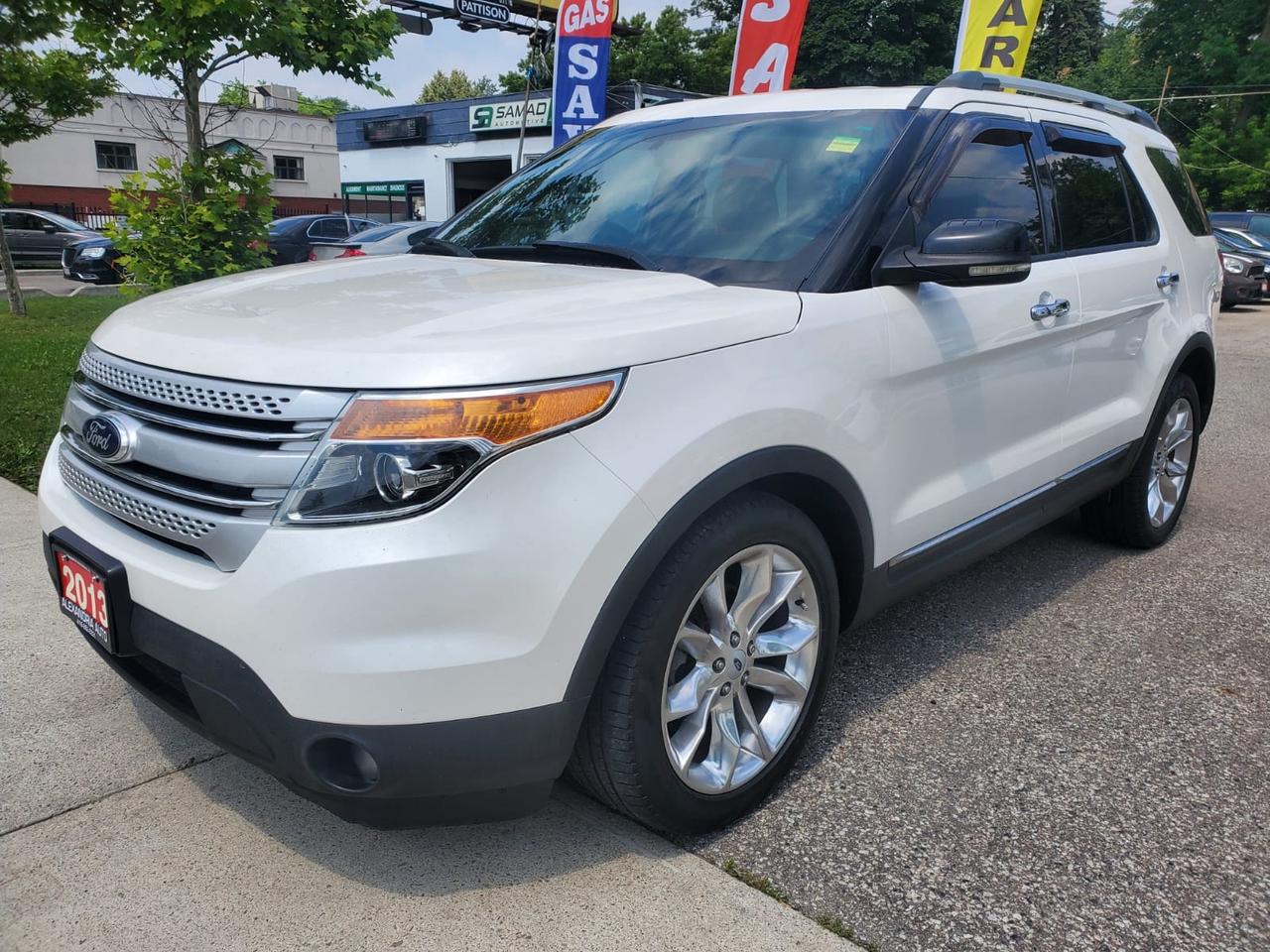 2013 Ford Explorer XLT 4WD Photo5