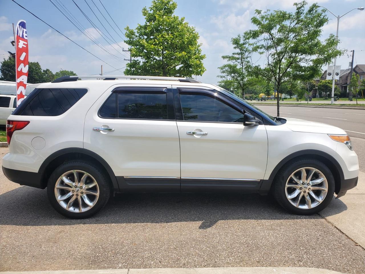 2013 Ford Explorer XLT 4WD Photo