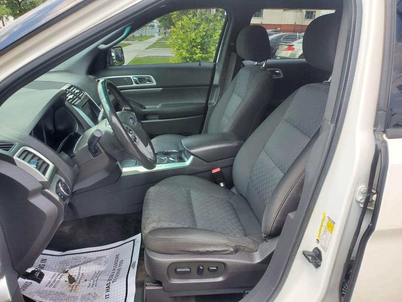2013 Ford Explorer XLT 4WD Photo