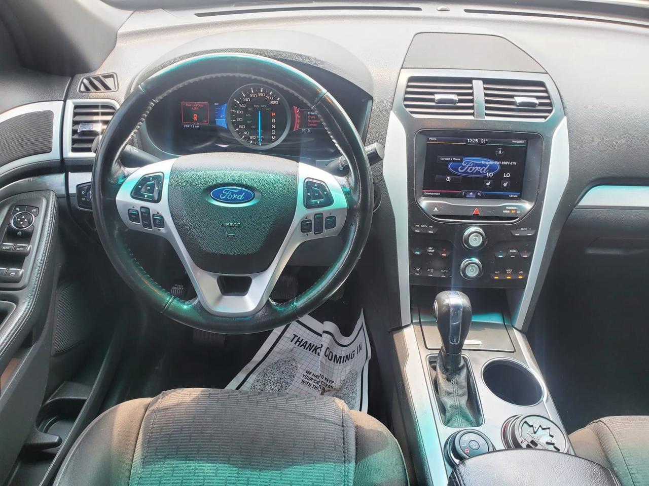 2013 Ford Explorer XLT 4WD Photo