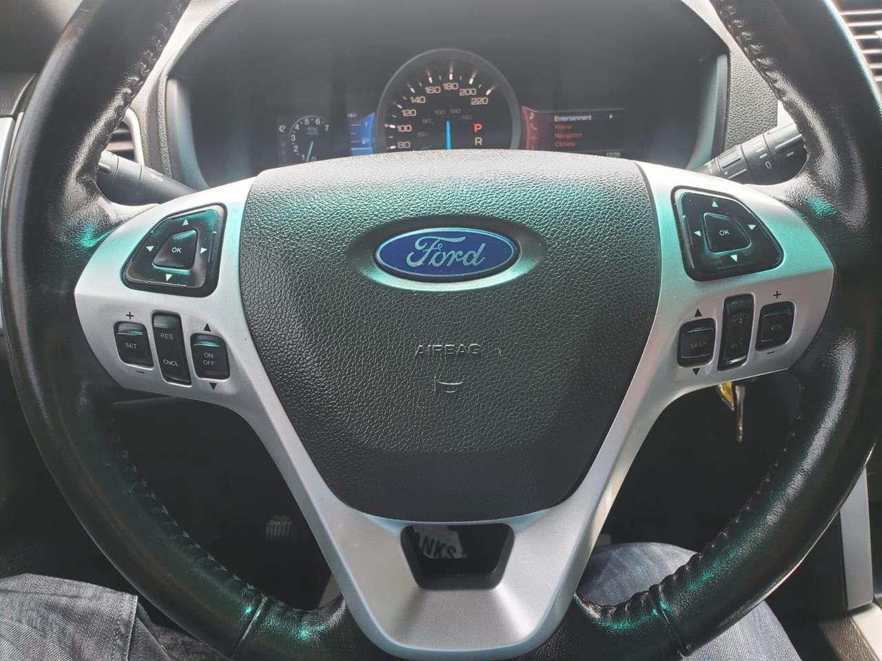 2013 Ford Explorer XLT 4WD Photo