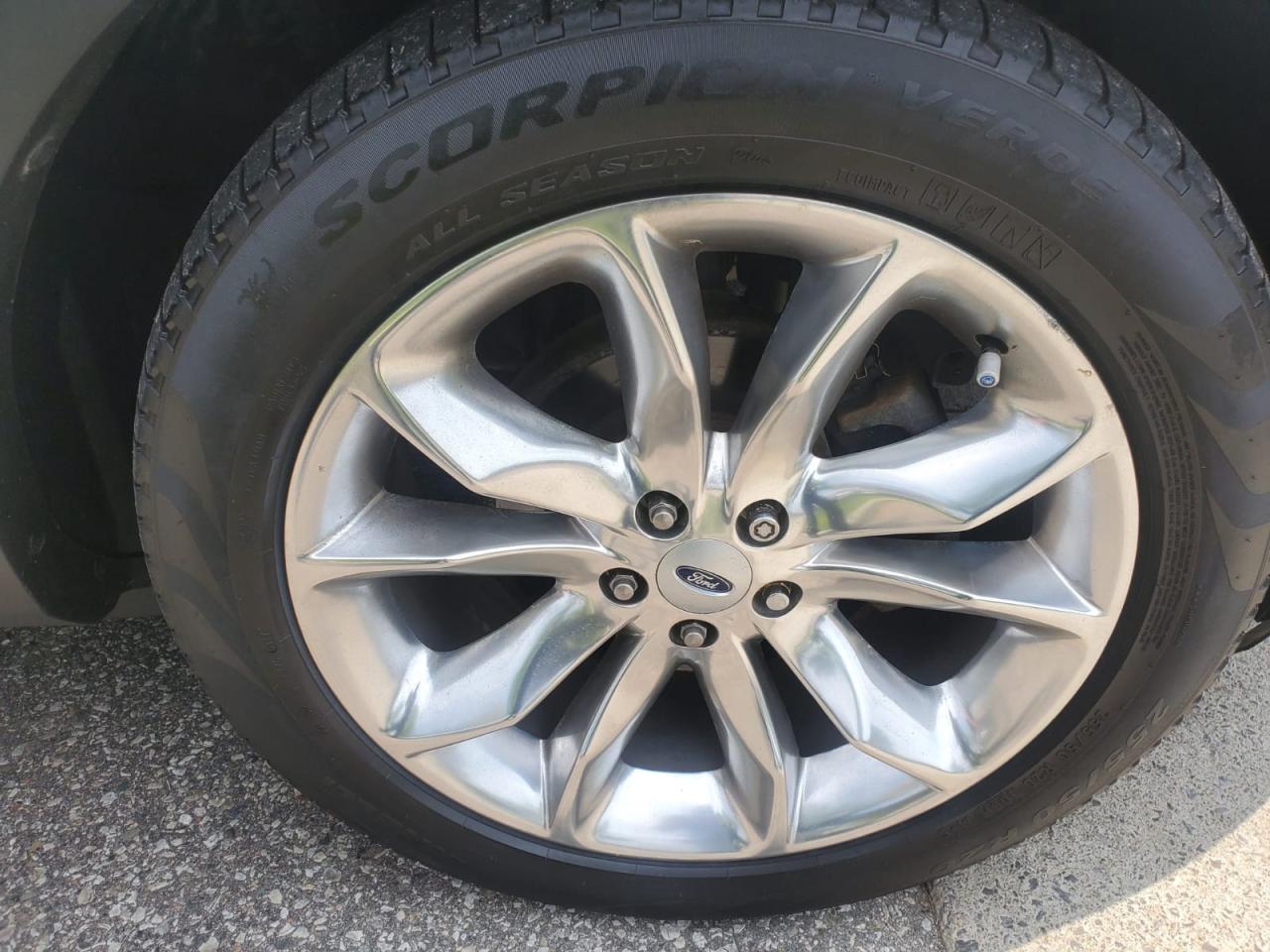 2013 Ford Explorer XLT 4WD Photo