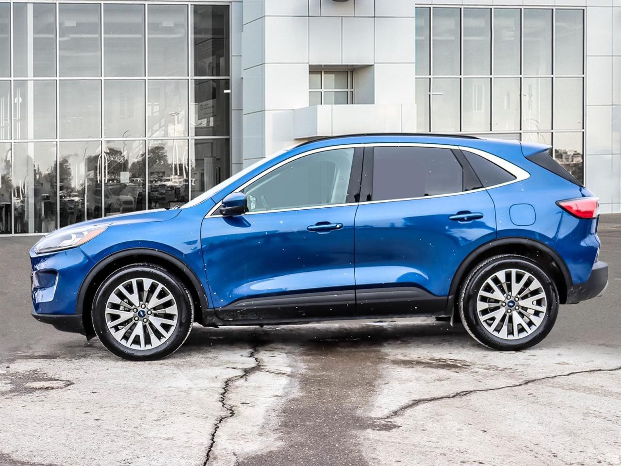 2022 Ford Escape Titanium Photo4