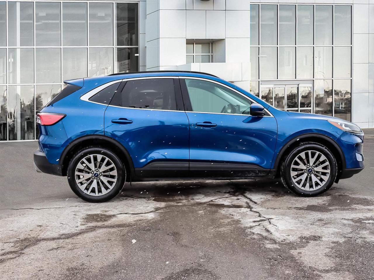 2022 Ford Escape Titanium Photo