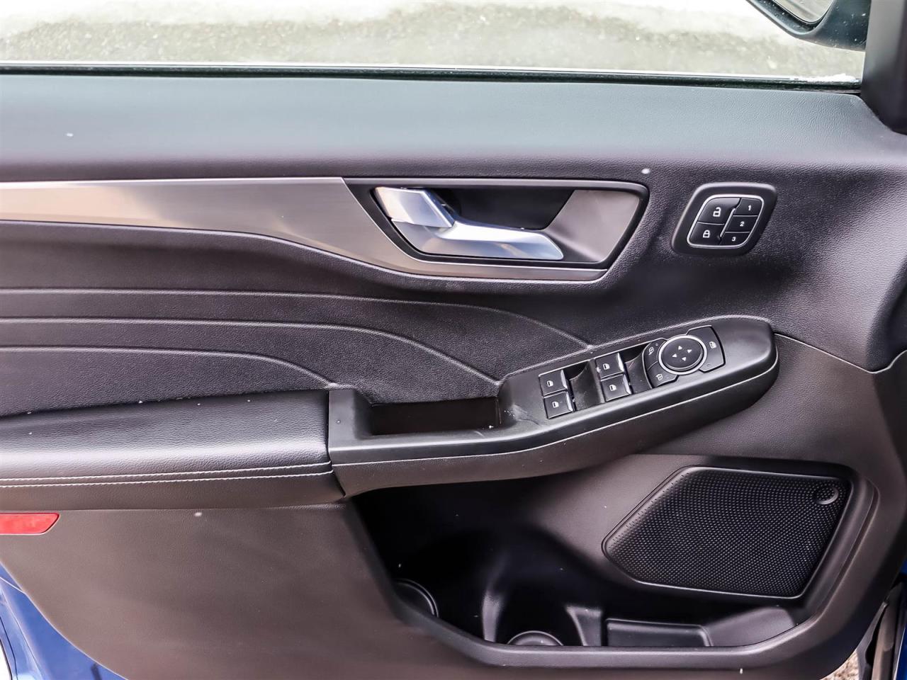 2022 Ford Escape Titanium Photo