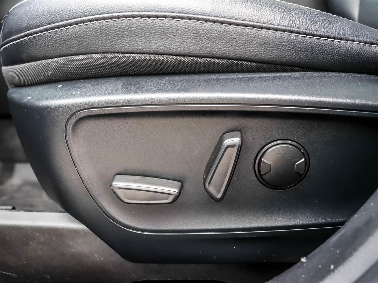 2022 Ford Escape Titanium Photo