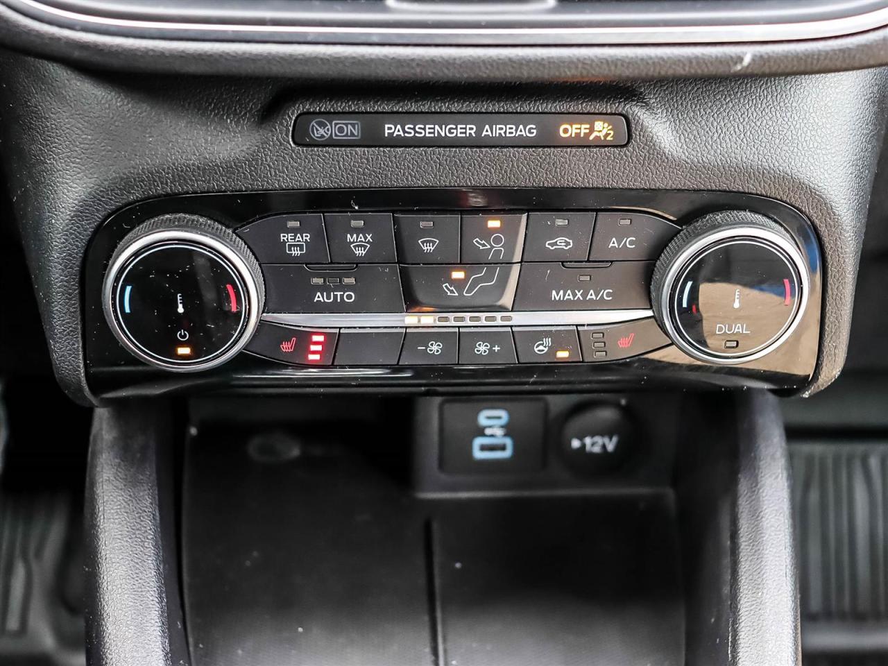 2022 Ford Escape Titanium Photo