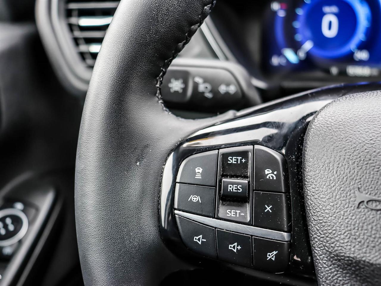 2022 Ford Escape Titanium Photo