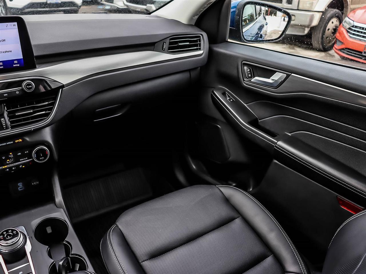 2022 Ford Escape Titanium Photo