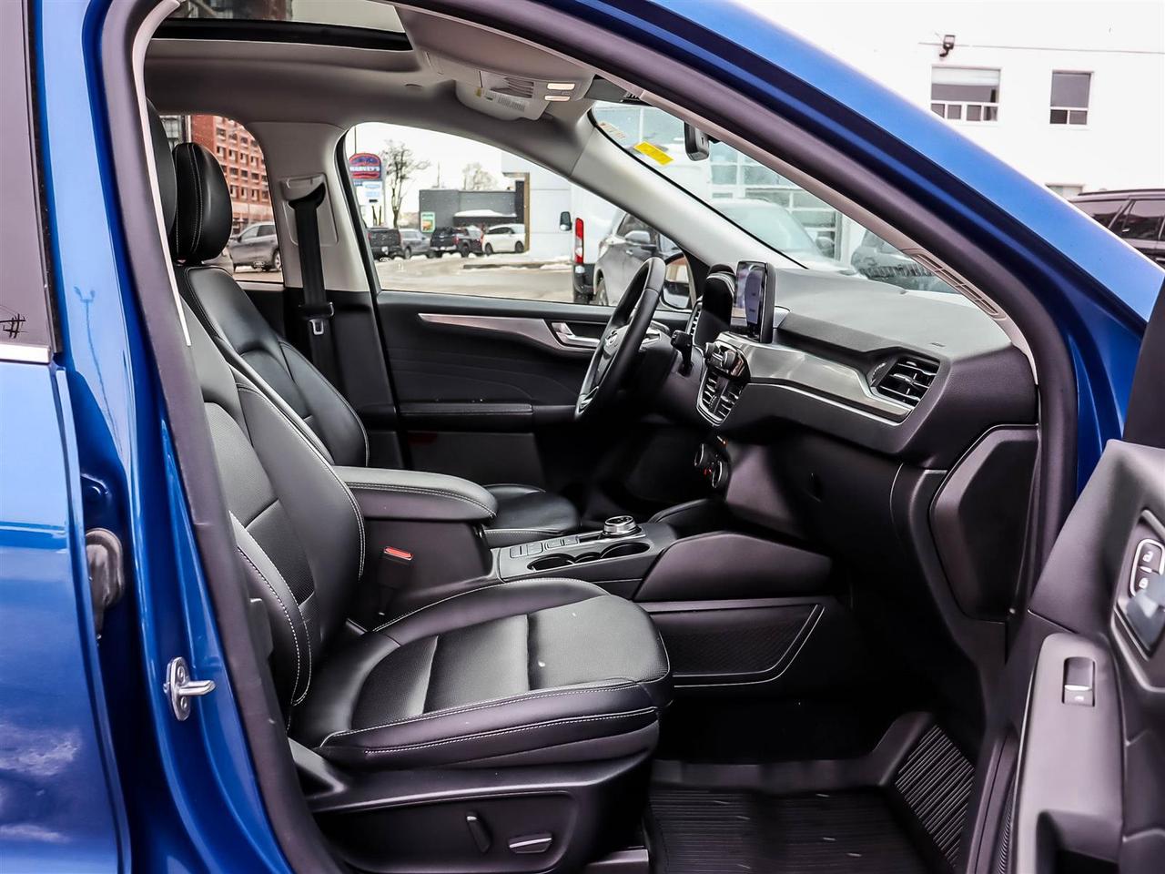 2022 Ford Escape Titanium Photo