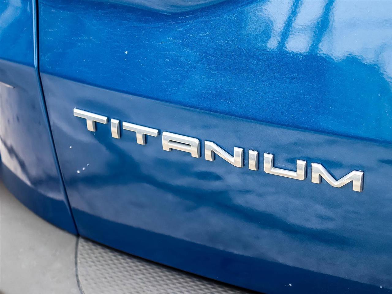 2022 Ford Escape Titanium Photo