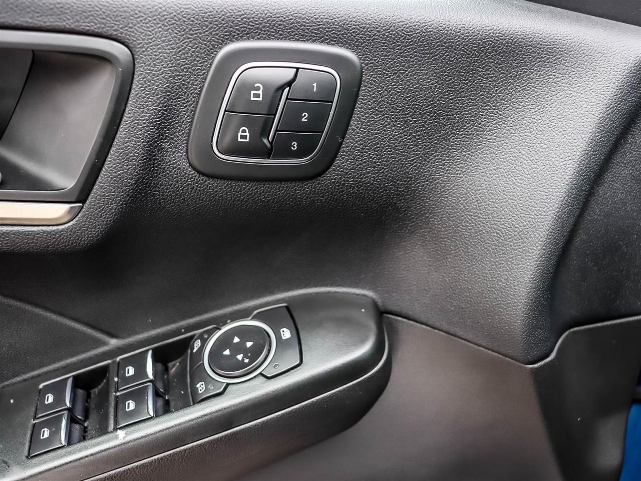 2022 Ford Escape Titanium Photo