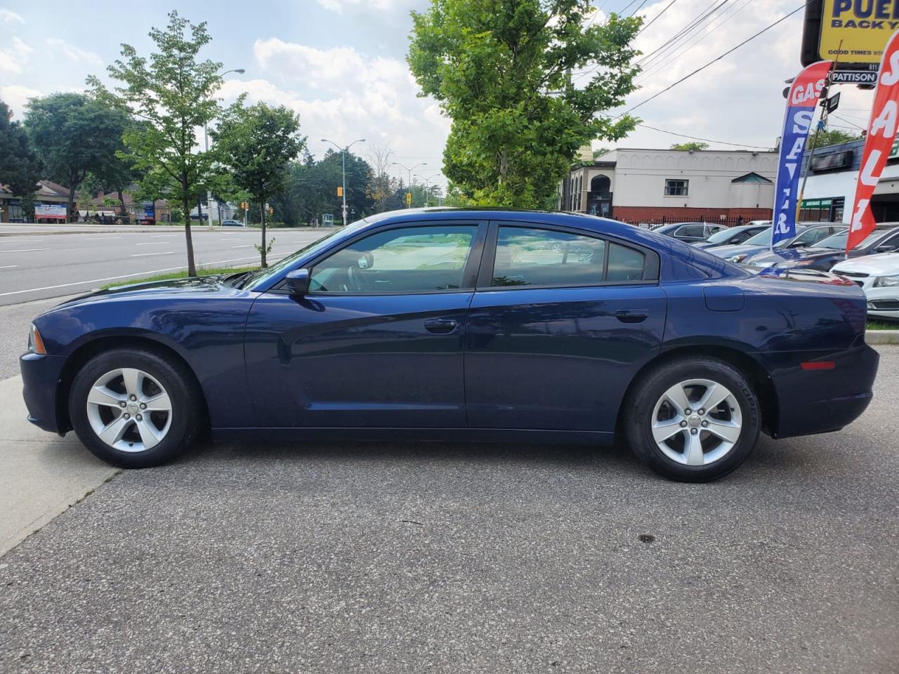 2014 Dodge Charger SXT Photo2