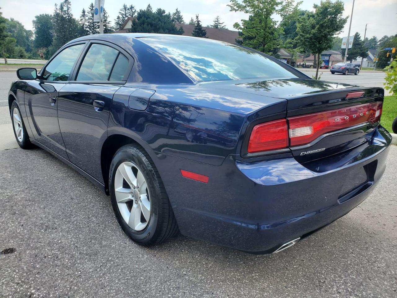 2014 Dodge Charger SXT Photo3