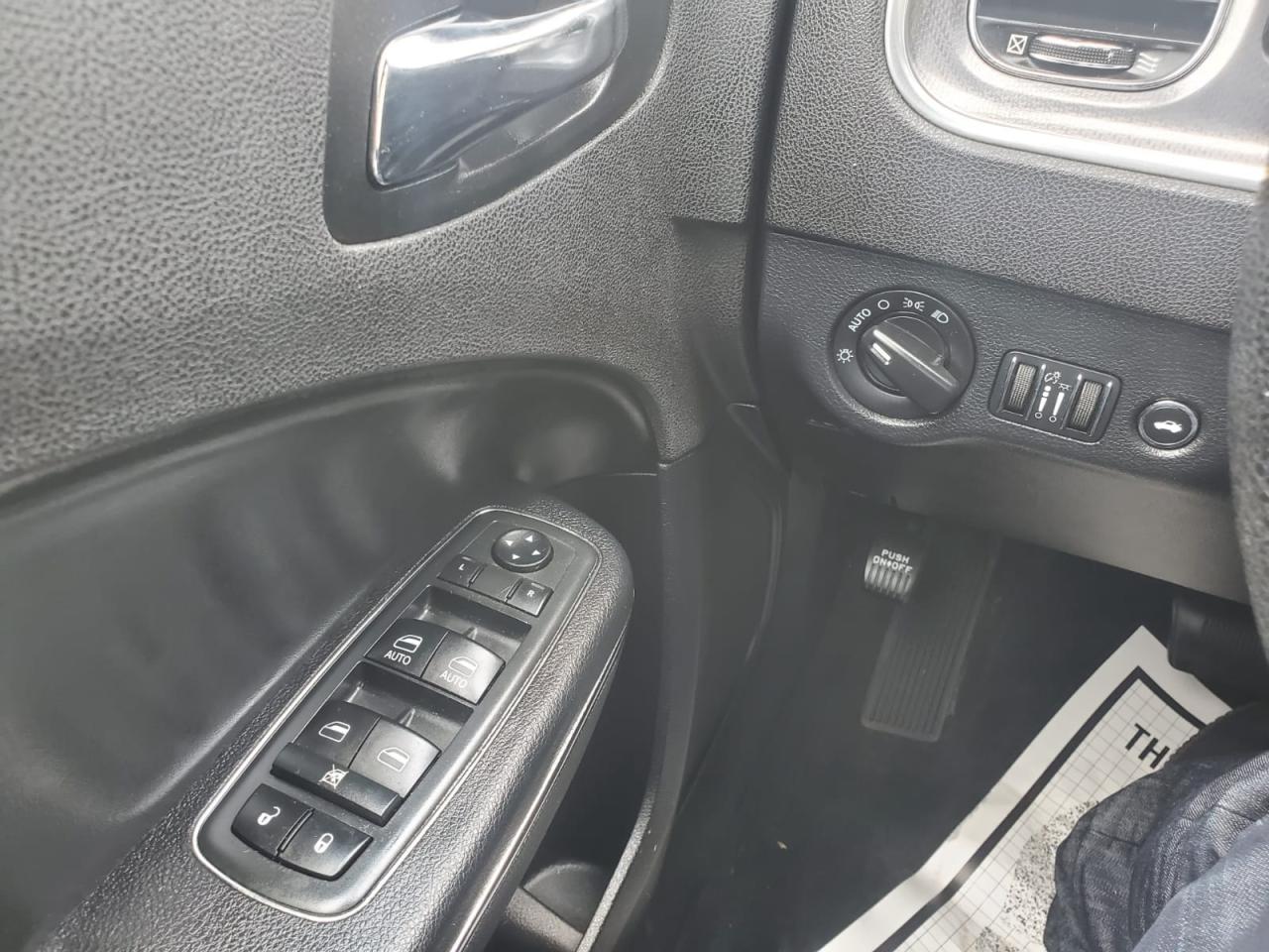 2014 Dodge Charger SXT Photo