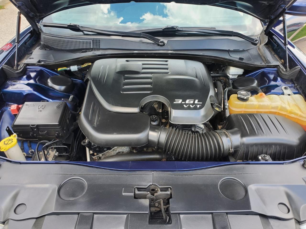 2014 Dodge Charger SXT Photo