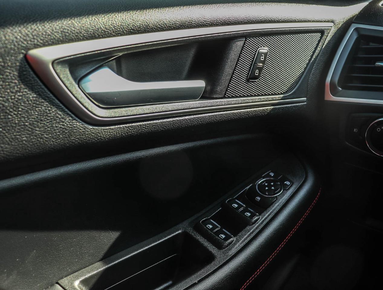 2023 Ford Edge SEL Photo