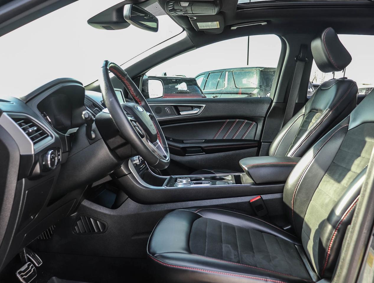 2023 Ford Edge SEL Photo