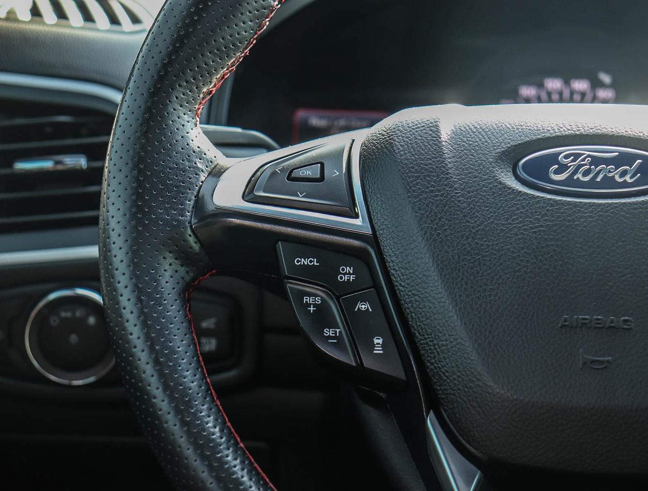 2023 Ford Edge SEL Photo