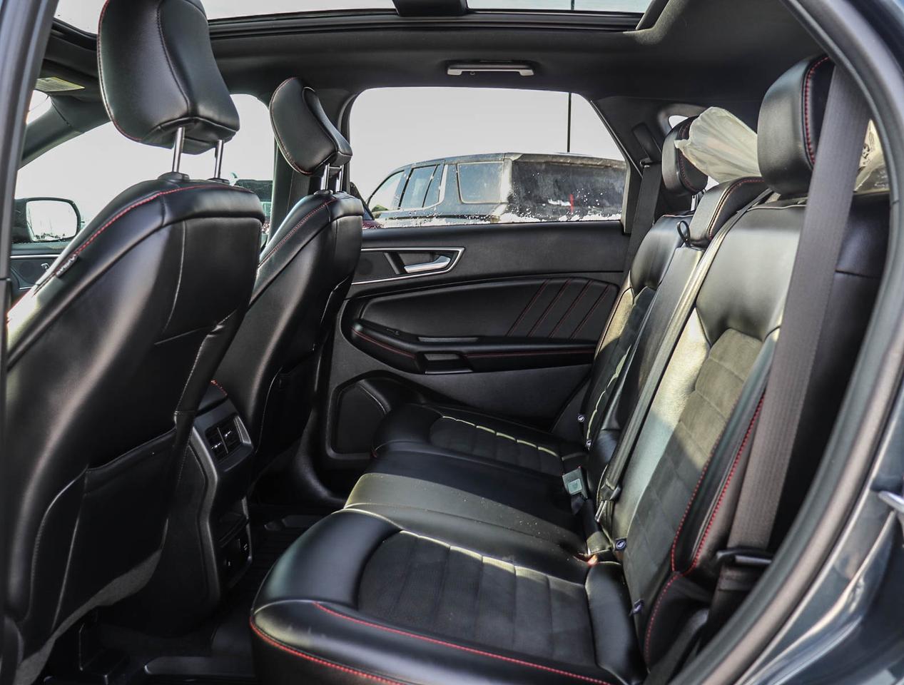2023 Ford Edge SEL Photo