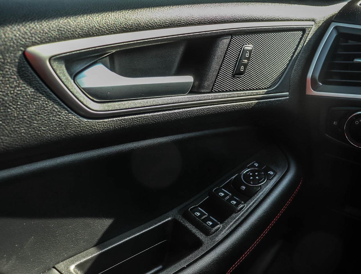 2023 Ford Edge SEL Photo