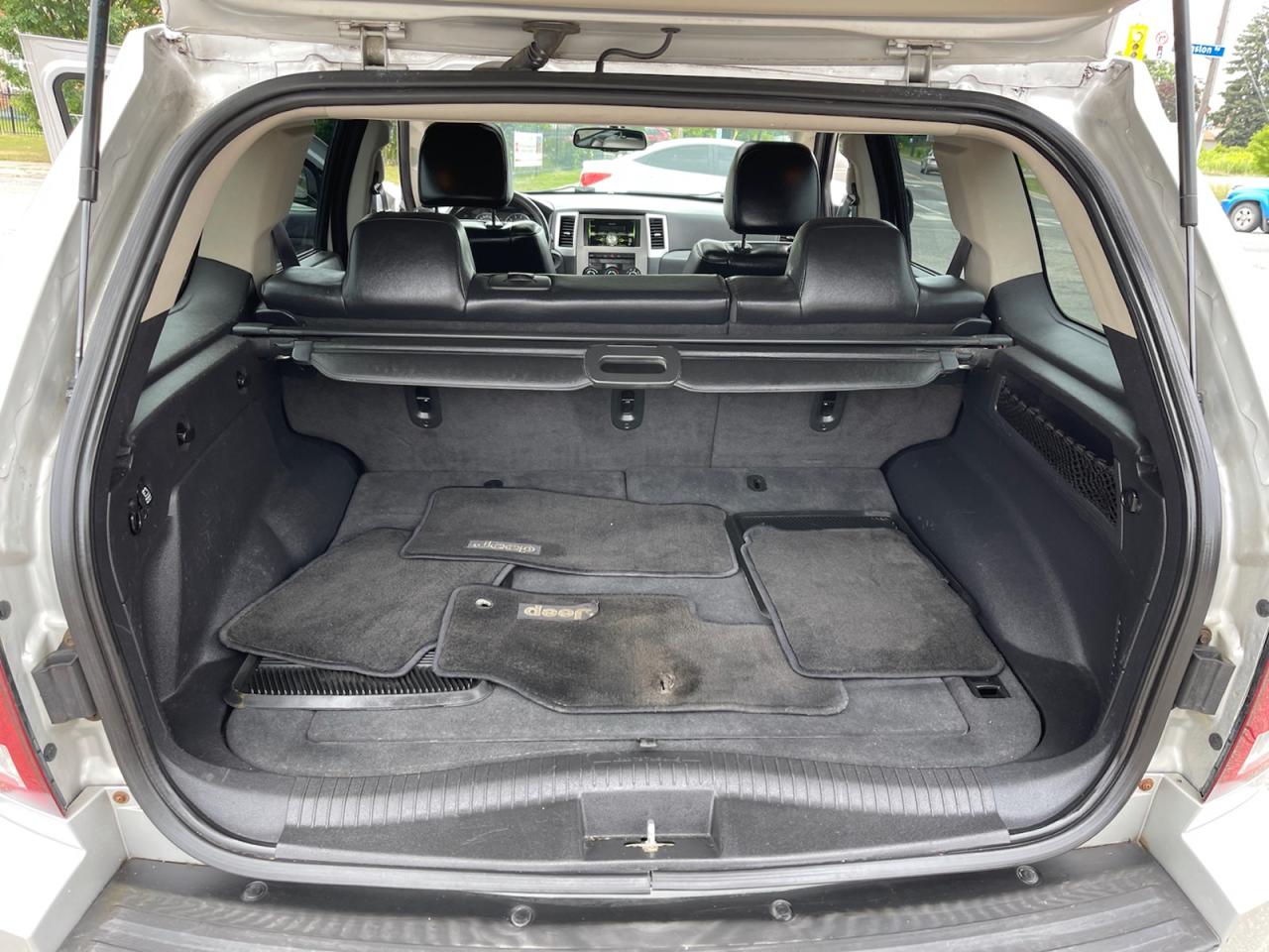 2008 Jeep Grand Cherokee LAREDO 4WD Photo