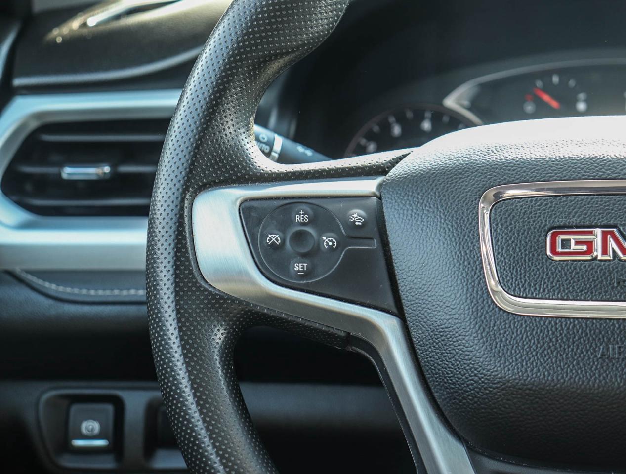 2023 GMC Acadia SLE Photo