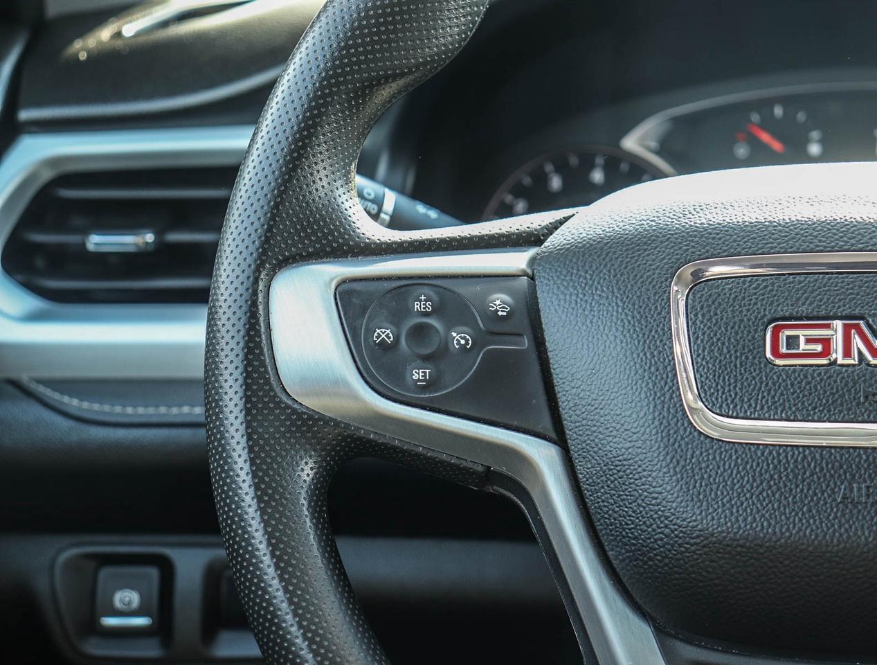 2023 GMC Acadia SLE Photo