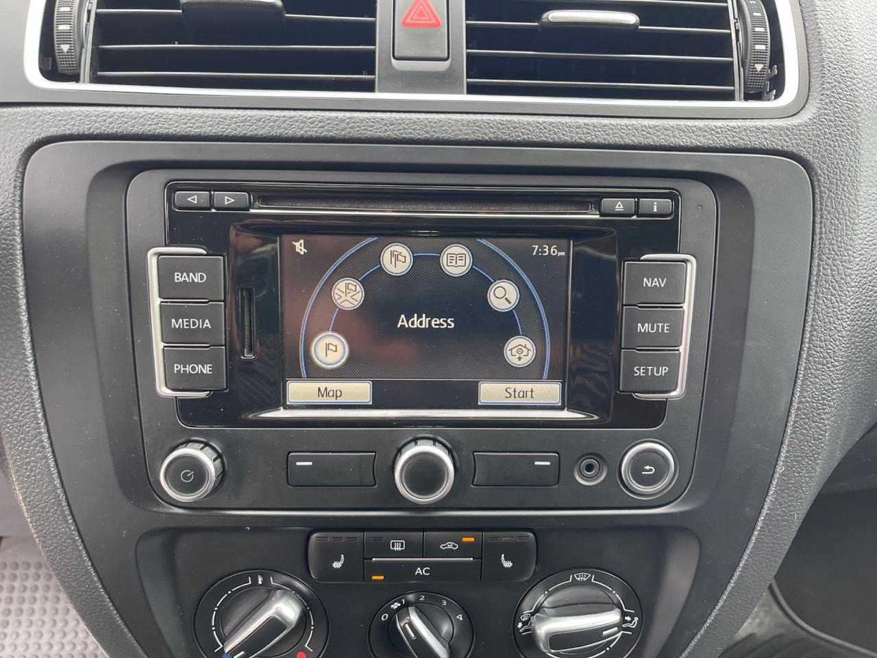 2011 Volkswagen Jetta SEL/HIGHLINE Photo