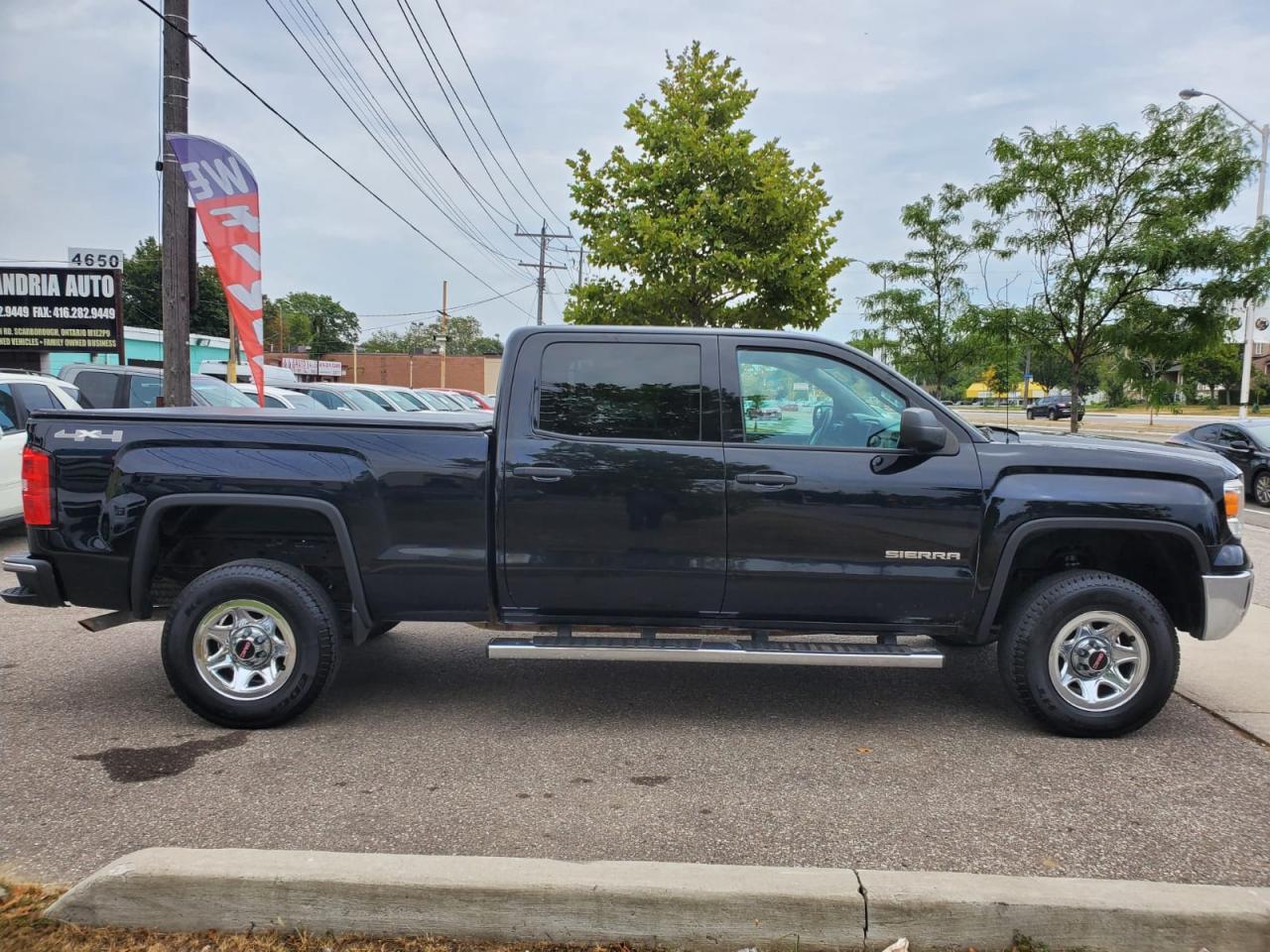 2014 GMC Sierra 1500 SLE Crew Cab 4WD Photo
