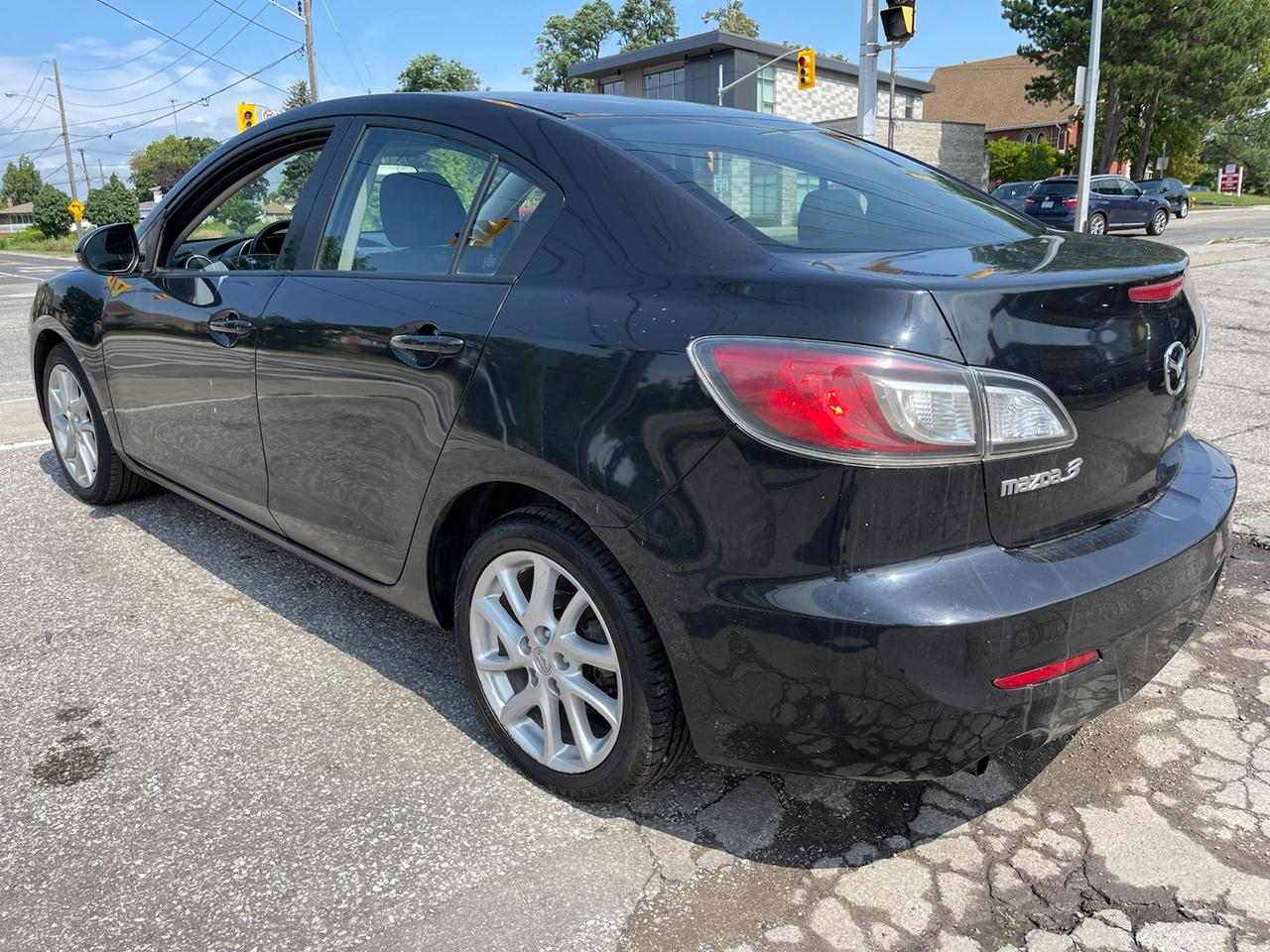 2013 Mazda MAZDA3 i Sport AUT 4-Door Photo4