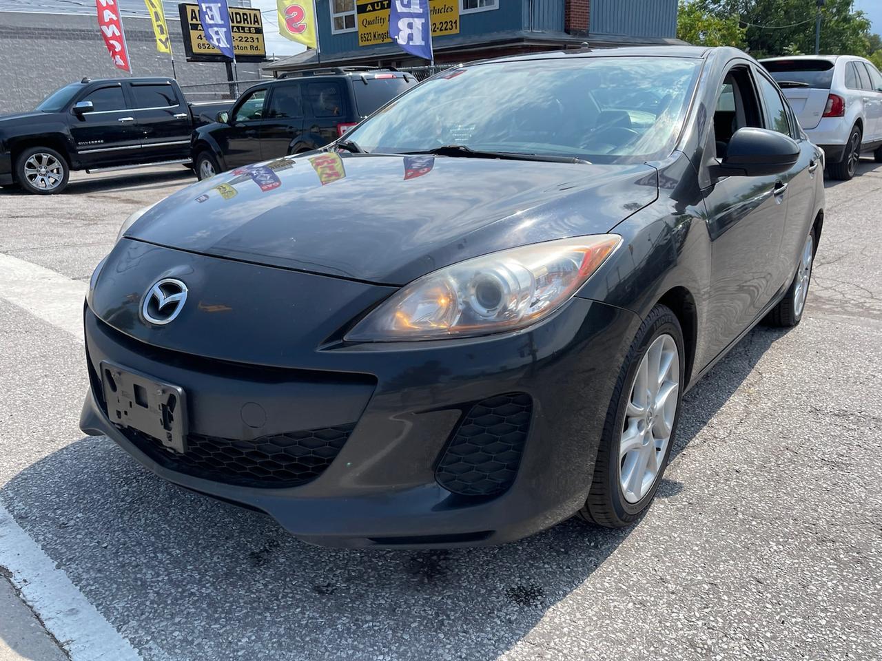 2013 Mazda MAZDA3 i Sport AUT 4-Door Photo5