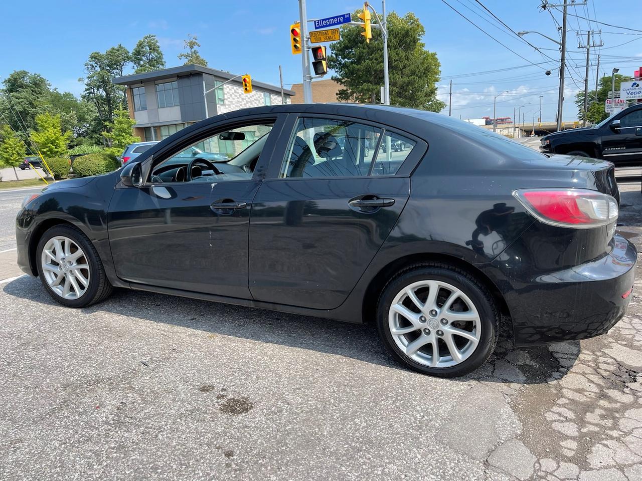 2013 Mazda MAZDA3 i Sport AUT 4-Door Photo