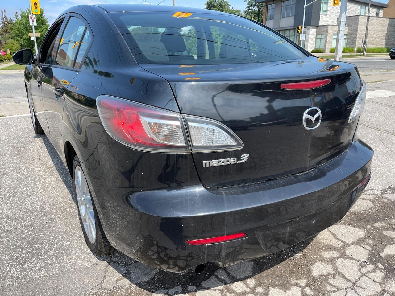 2013 Mazda MAZDA3 i Sport AUT 4-Door Photo