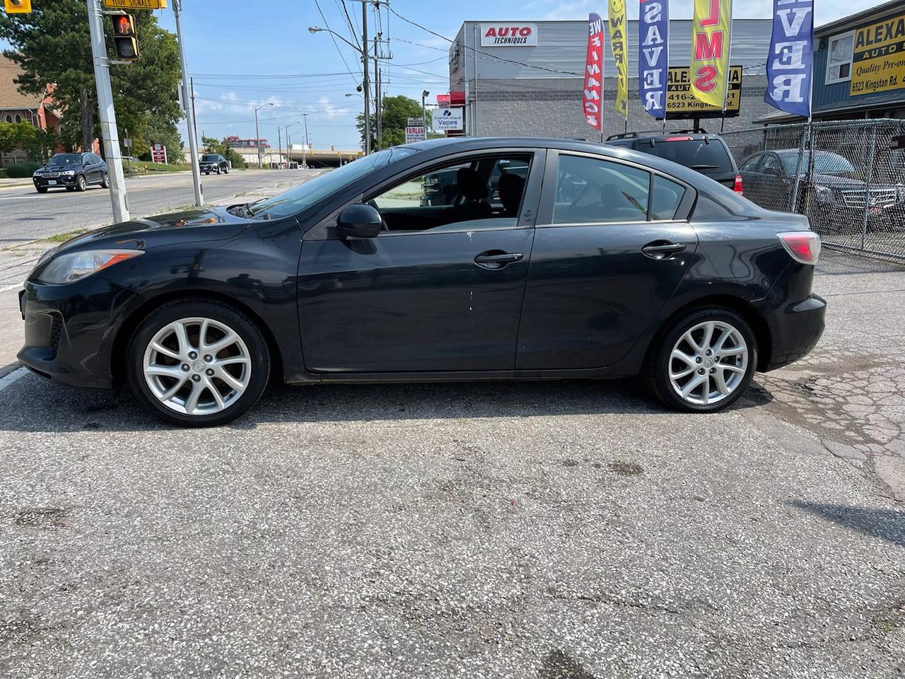 2013 Mazda MAZDA3 i Sport AUT 4-Door Photo
