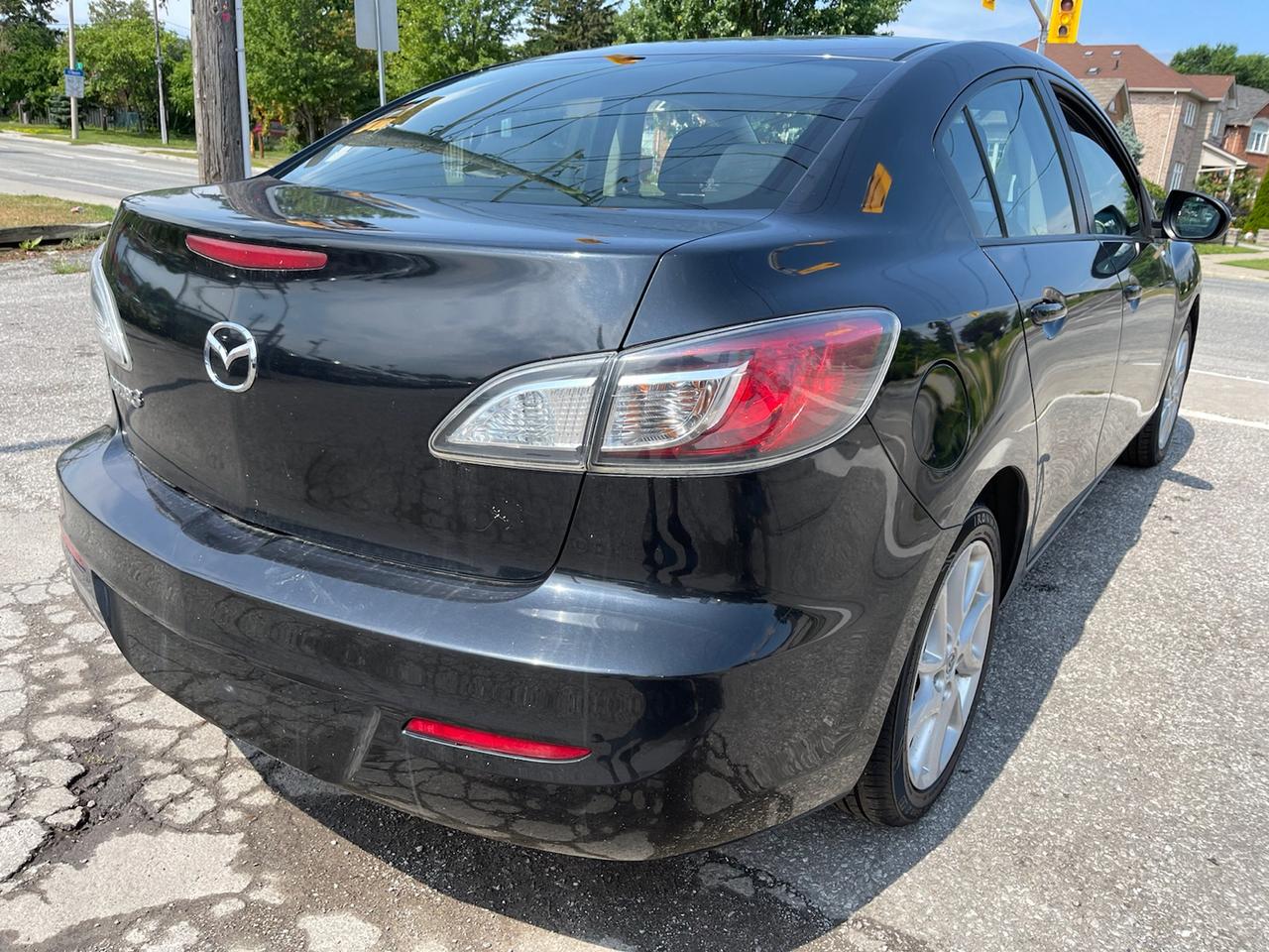 2013 Mazda MAZDA3 i Sport AUT 4-Door Photo
