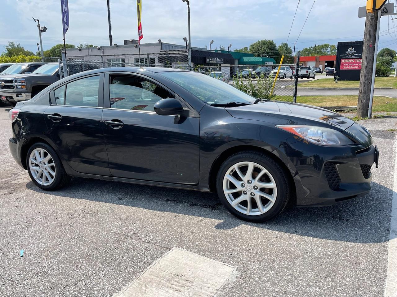 2013 Mazda MAZDA3 i Sport AUT 4-Door Photo