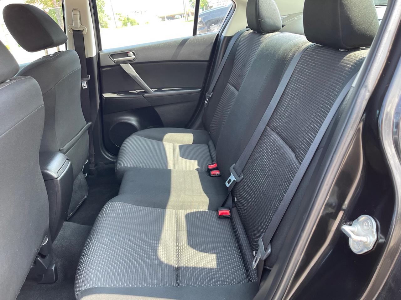2013 Mazda MAZDA3 i Sport AUT 4-Door Photo