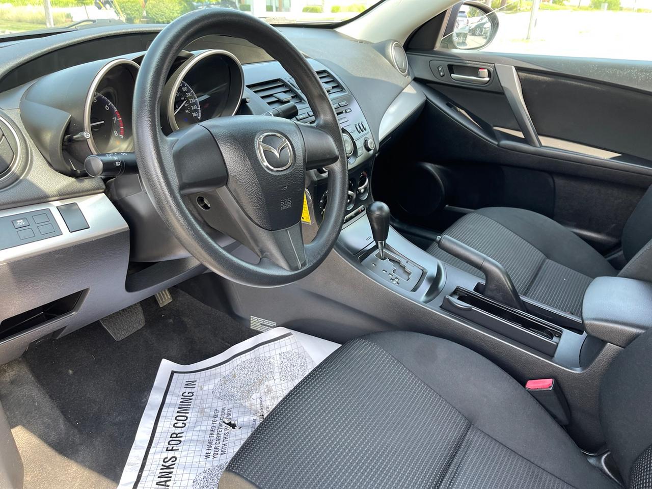 2013 Mazda MAZDA3 i Sport AUT 4-Door Photo
