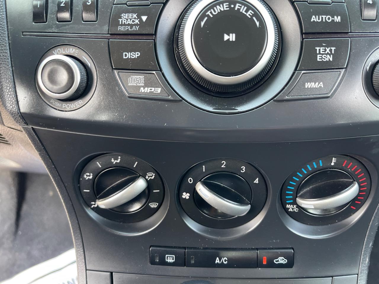 2013 Mazda MAZDA3 i Sport AUT 4-Door Photo